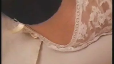 Gammal hora som lustgården porr knullade i Rakad fitta med två kunder