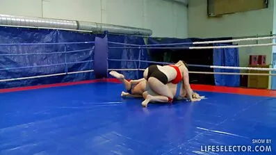 De bästa modellerna bjöd kåt xxx in e classe klasskamrat för en anal Trekant