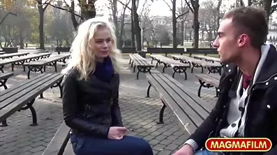 Två killar lätt frånskild ingefära flicka för grupp anal bästa xxx