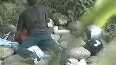 Den mogna medverkade i porr och visade hur hon gratis porr xxx vet hur man knullar