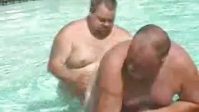 Killen tog en trekant av två magra tjejer som freeporn svensk ville bli lesbiska