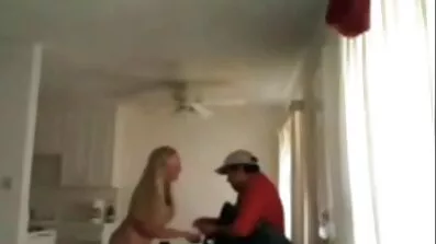 Läraren med stora bröst höll en tjejer xxx sex lektion med studenten