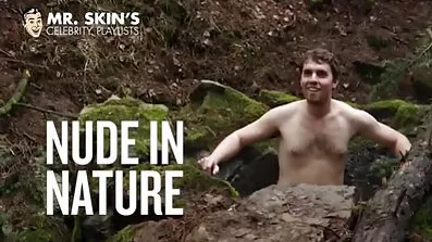 En robust man knullar en söt tjej hårt med en stor penis fittor porr