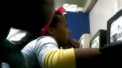 Ryska hushållerska med tatueringar blir knullad lustgården porrfilm i trånga röv