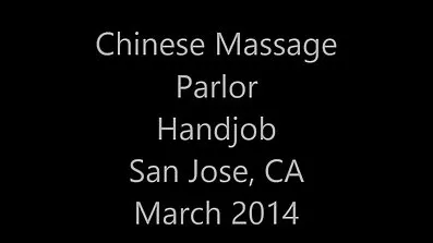 Ebony låg under en lesbisk med unga xxx en strap-on efter synkron onani