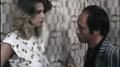 30-årig brud med sexfilmer med äldre kvinnor Spinkig kropp knullade på jobbintervju