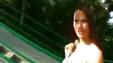 Ung massör knullar tjej röv dejten xxx och cums i slidan