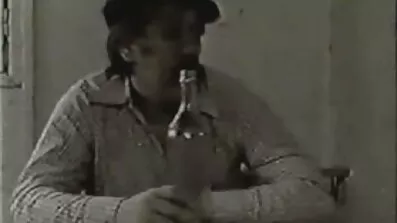 KENT knullad i svensk porr xxx pov en smal brunett med en hårig fitta