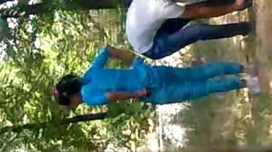 Ingefära Lesbiskt gör blond flicka skrika från orgasmer bröst xxx