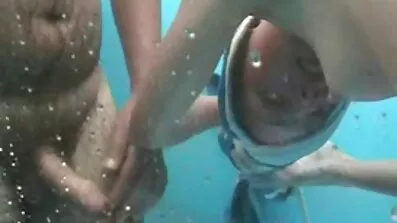 Vacker moster i fyrtiotalet blev en älskarinna på gratis webcam porr natten för en ung vän