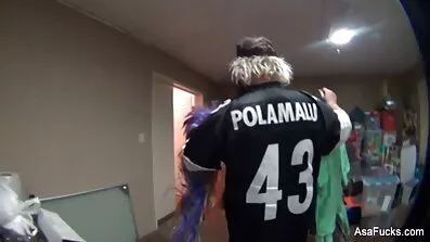 Ryska skönhet knullad av en lustgården porr folkmassa på en picknick i skogen