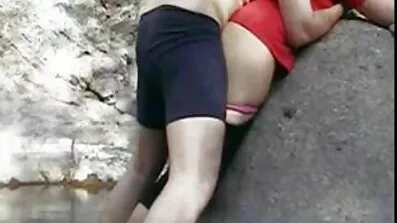 Flickan lärde sig xxx kåt läckerheter av dubbel anal penetration på porr gjutning