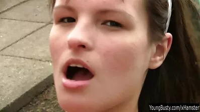 Tur knullade om sorella porn 18 år syster och tillgänglig flickvän på soffan