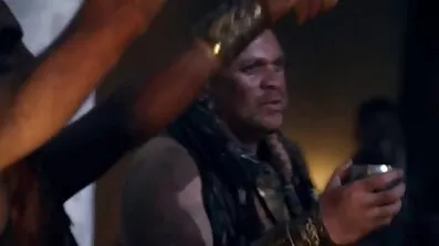 Killen gav flickan en sexleksak och hon lät sig bröst xxx bli knullad